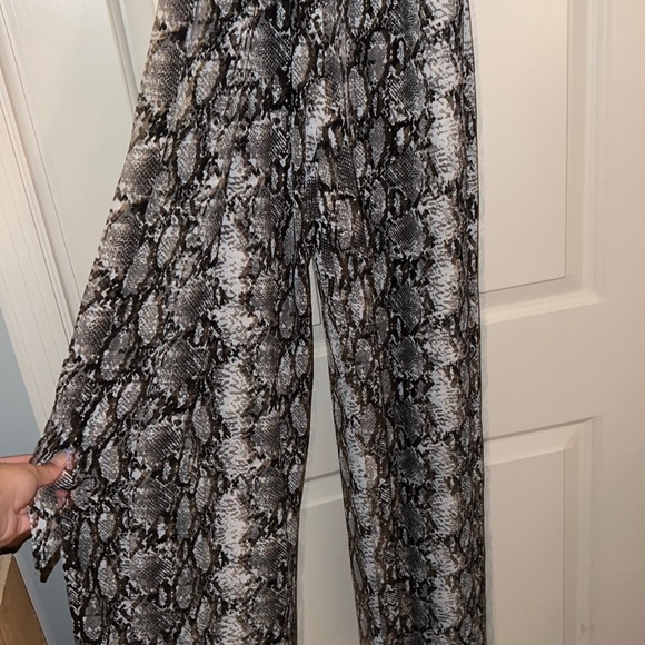 Snakeskin print jumpsuit - Picture 2 of 6
